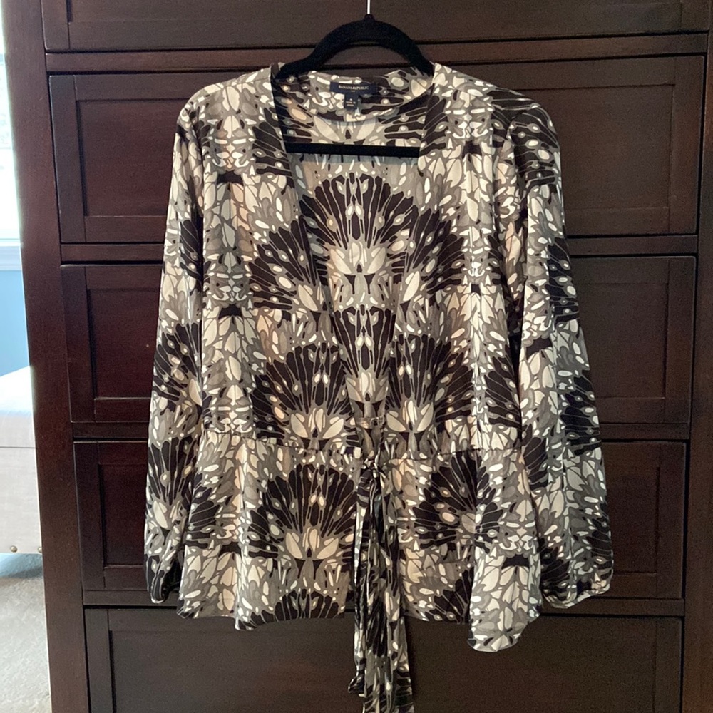 Banana Republic tie front blouse